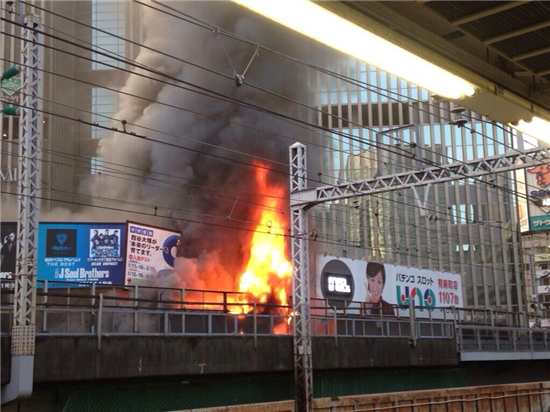 火災で新幹線運転見合わせ、各地の停車駅で大パニックに  ”有楽町駅近くのパチンコ店から出火、沿建物四棟が延焼中” domestic jiken 