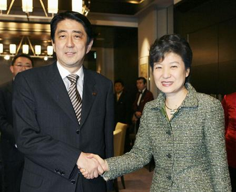 安倍首相　韓国に土下座外交  首脳会談は日本の誠意が条件